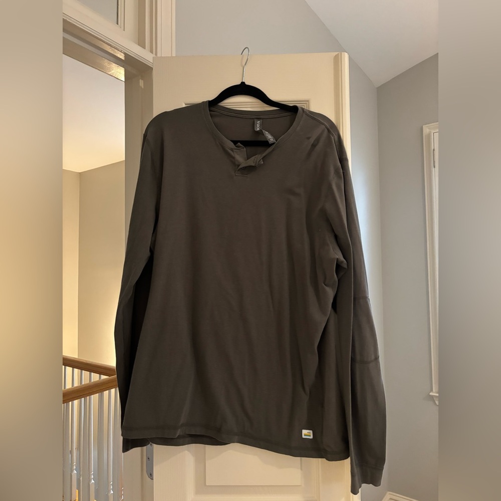 Vuori Men's Long Sleeve Tee